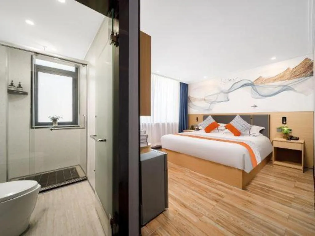 Bed in JIAN AI XI YUE HOTEL