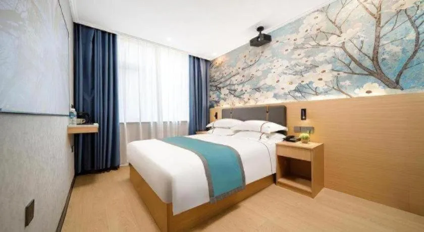 Bed in JIAN AI XI YUE HOTEL