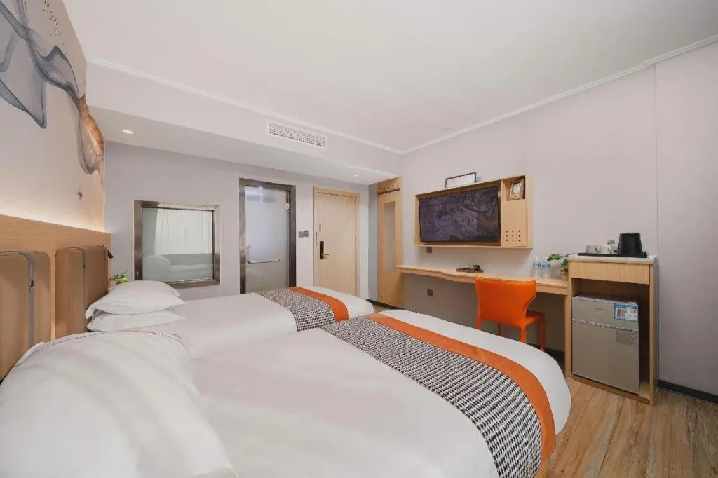 Bed in JIAN AI XI YUE HOTEL