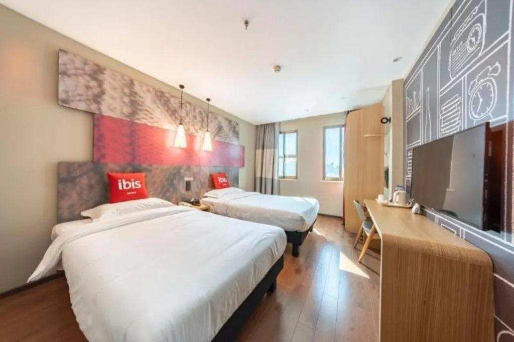 Bed in Ibis Xinzhou Qiyi RD