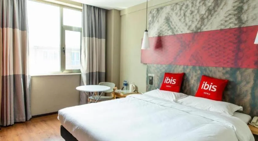 Bed in Ibis Xinzhou Qiyi RD