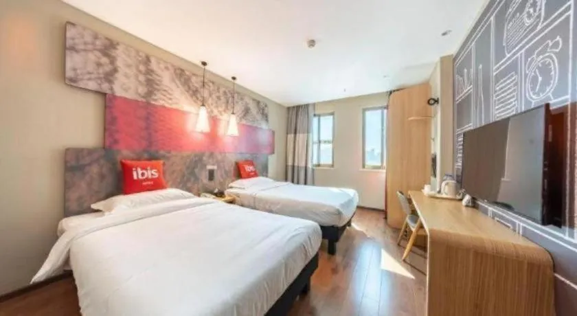 Bed in Ibis Xinzhou Qiyi RD
