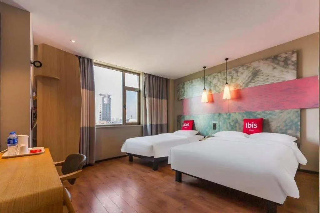 Bed in Ibis Xinzhou Qiyi RD