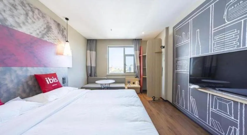 Bed in Ibis Xinzhou Qiyi RD