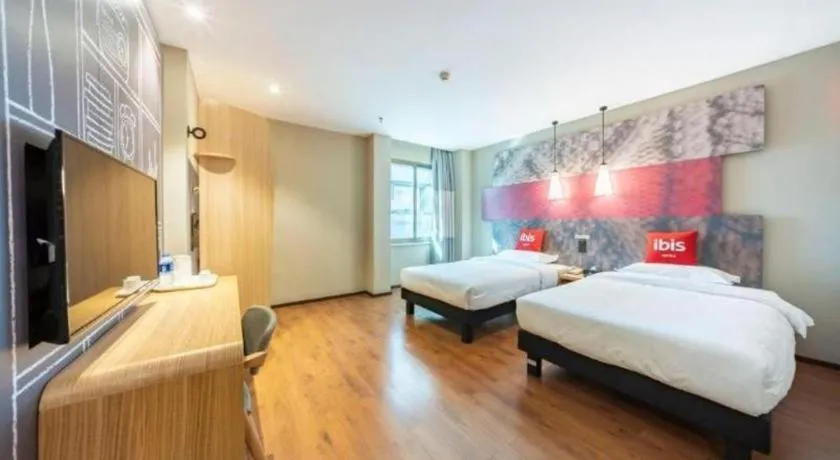 Bed in Ibis Xinzhou Qiyi RD