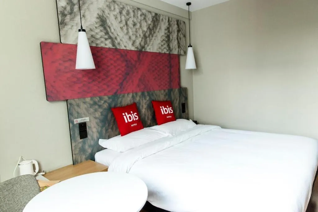 Bed in Ibis Xinzhou Qiyi RD