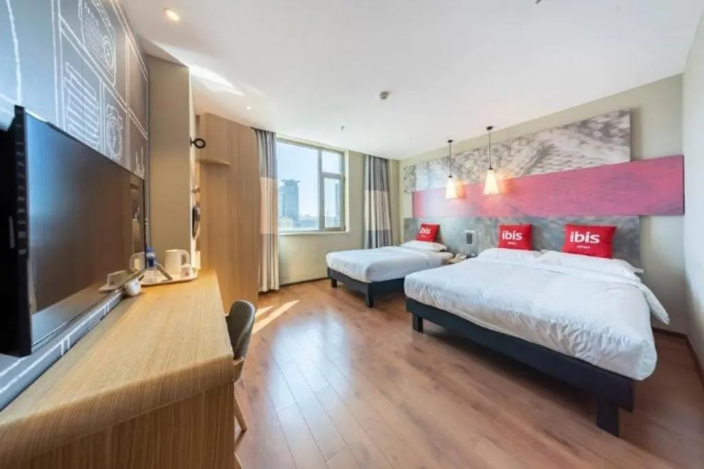 Bed in Ibis Xinzhou Qiyi RD