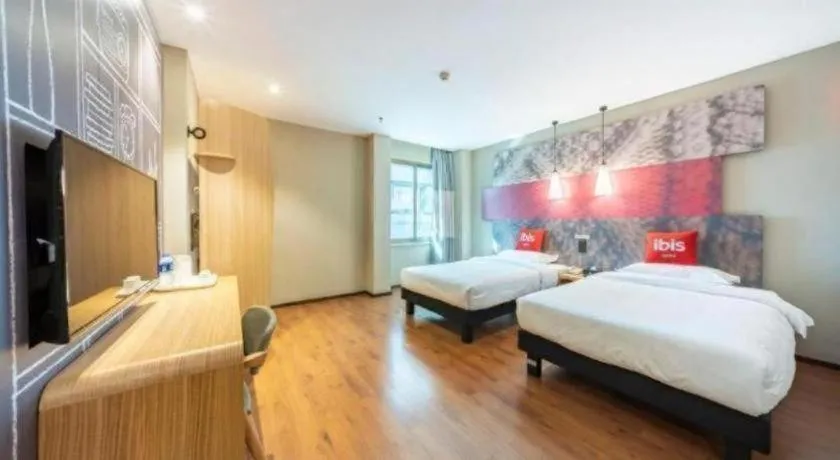 Bed in Ibis Xinzhou Qiyi RD