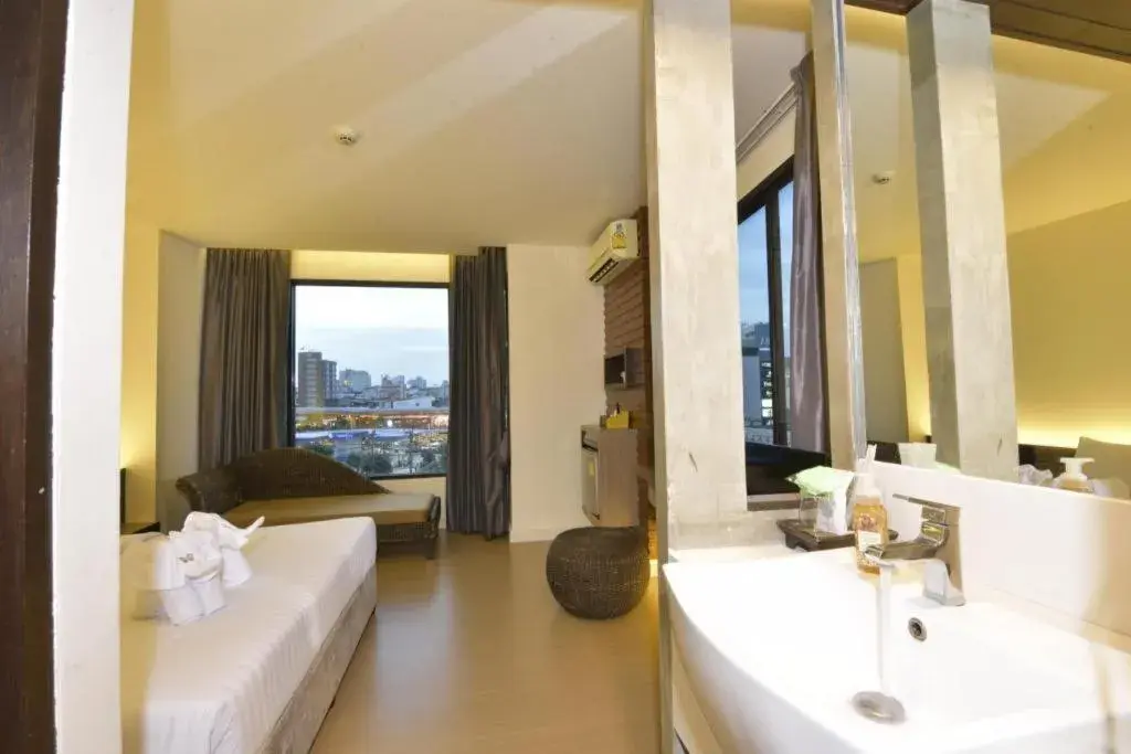 Bed in The Bangkok Venice Suite Bed in The Bangkok Venice Suite