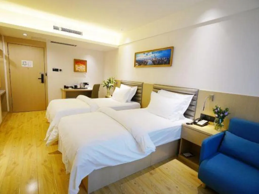 Bed in Metropolo Hotel Qingdao Wusi Square Xiaomaidao