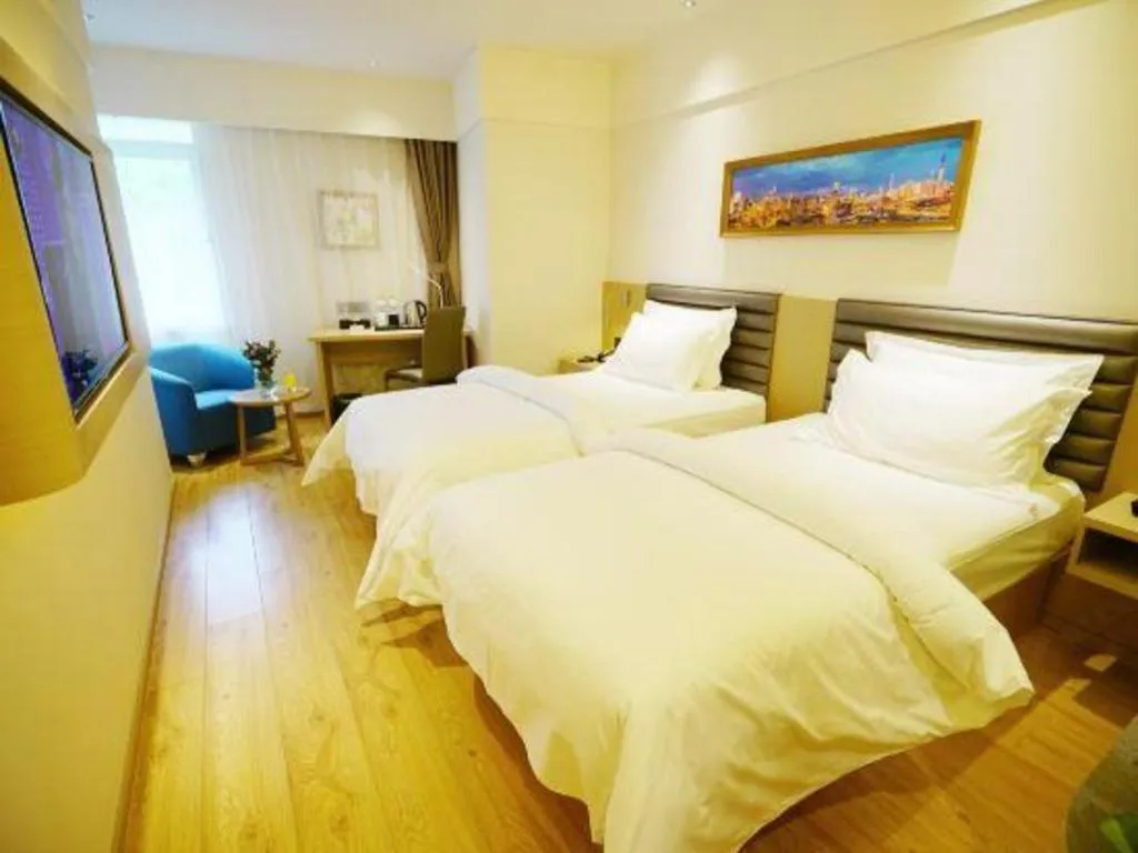 Bed in Metropolo Hotel Qingdao Wusi Square Xiaomaidao