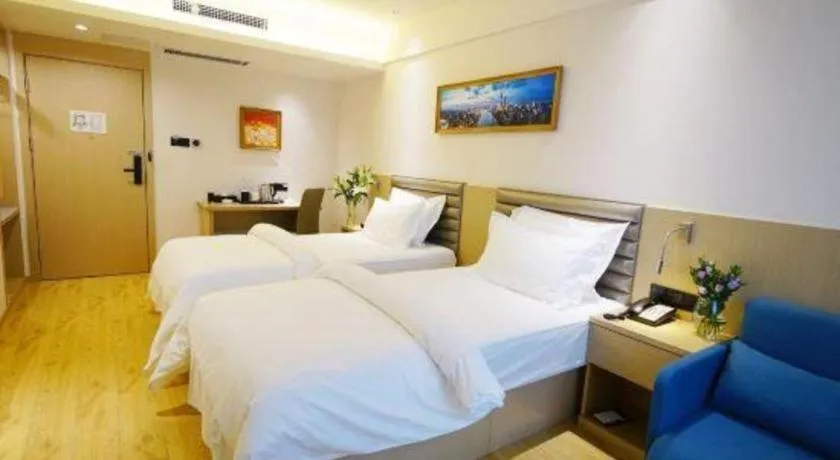 Bed in Metropolo Hotel Qingdao Wusi Square Xiaomaidao