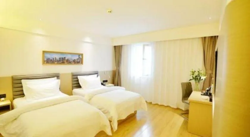 Bed in Metropolo Hotel Qingdao Wusi Square Xiaomaidao