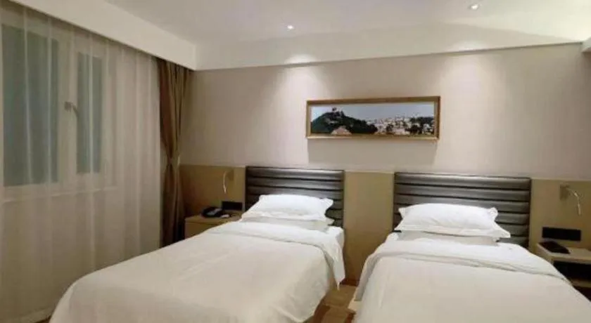 Bed in Metropolo Hotel Qingdao Wusi Square Xiaomaidao