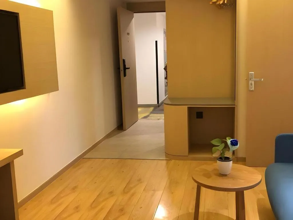 Metropolo Hotel Qingdao Wusi Square Xiaomaidao