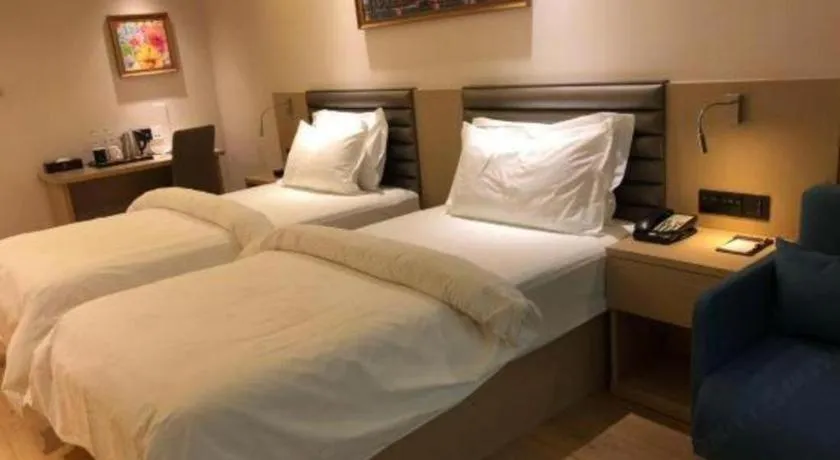 Bed in Metropolo Hotel Qingdao Wusi Square Xiaomaidao