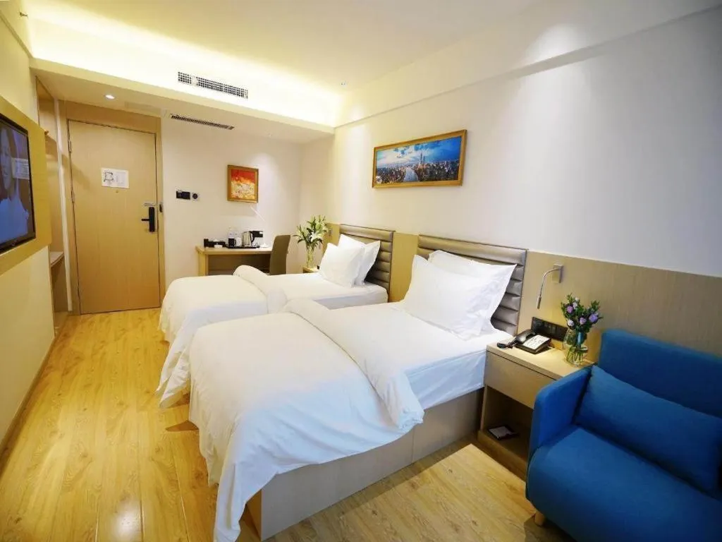 Bed in Metropolo Hotel Qingdao Wusi Square Xiaomaidao