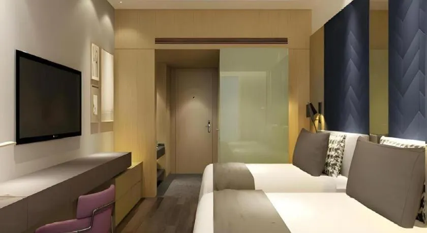 Bed in Metropolo Hotel Qingdao Wusi Square Xiaomaidao