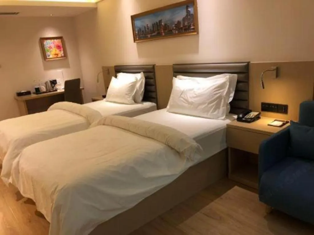 Bed in Metropolo Hotel Qingdao Wusi Square Xiaomaidao