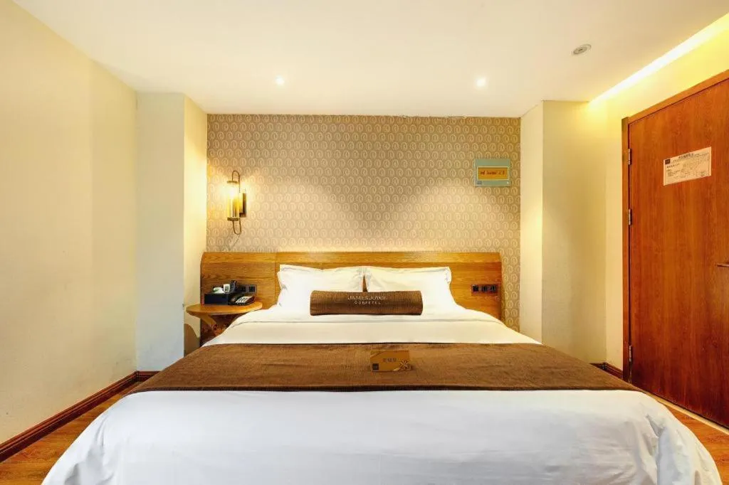 Bed in James Joyce Coffetel Qufu Tourist Center Gulou Street Sankong Scenic Spot