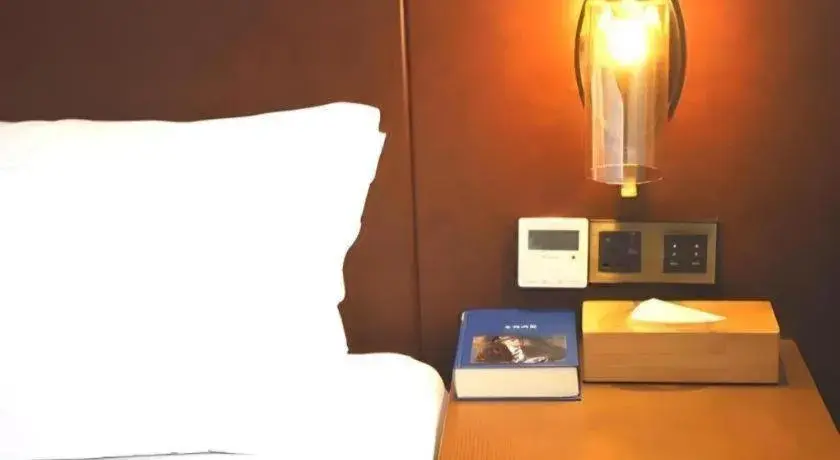 Bed in James Joyce Coffetel Guangzhou Dongxiaonan Metro Station Branch Bed in James Joyce Coffetel Guangzhou Dongxiaonan Metro Station Branch