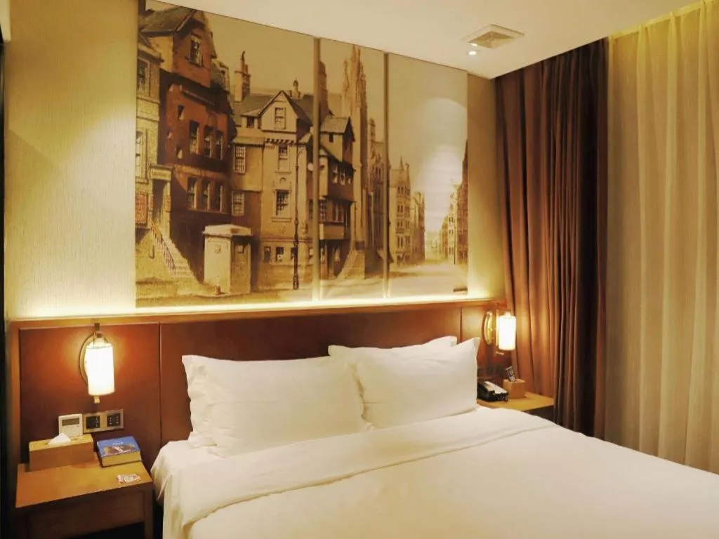 Bed in James Joyce Coffetel Guangzhou Dongxiaonan Metro Station Branch