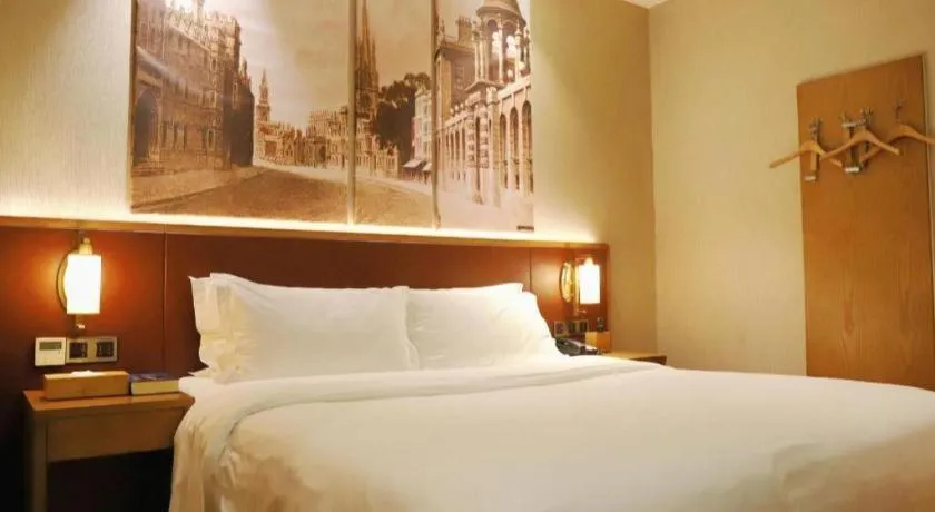 Bed in James Joyce Coffetel Guangzhou Dongxiaonan Metro Station Branch