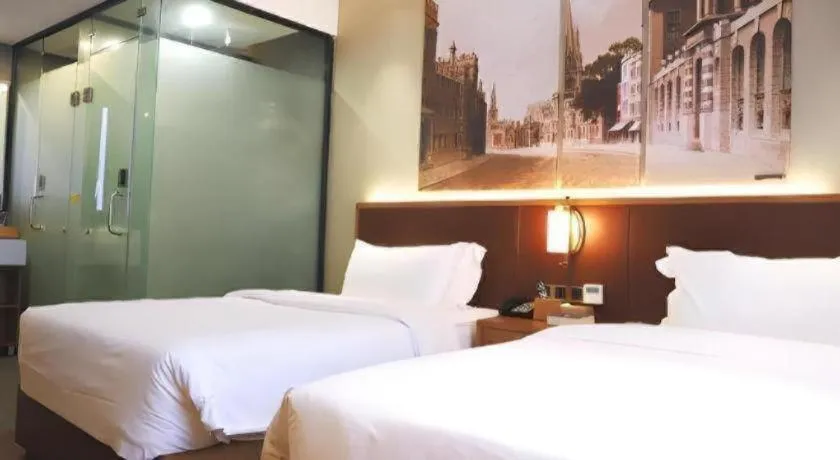 Bed in James Joyce Coffetel Guangzhou Dongxiaonan Metro Station Branch