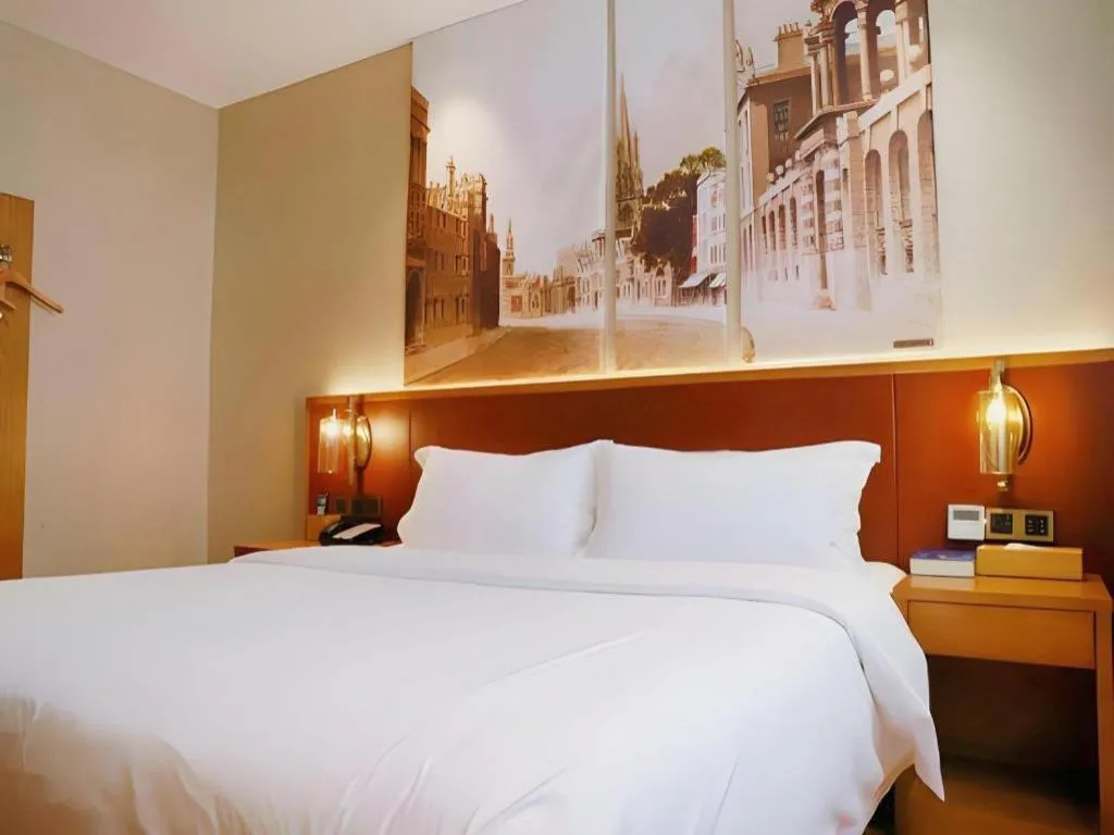 Bed in James Joyce Coffetel Guangzhou Dongxiaonan Metro Station Branch