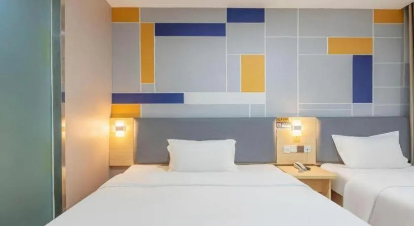 Bed in 7 Days Inn Beijing Tiananmen Square