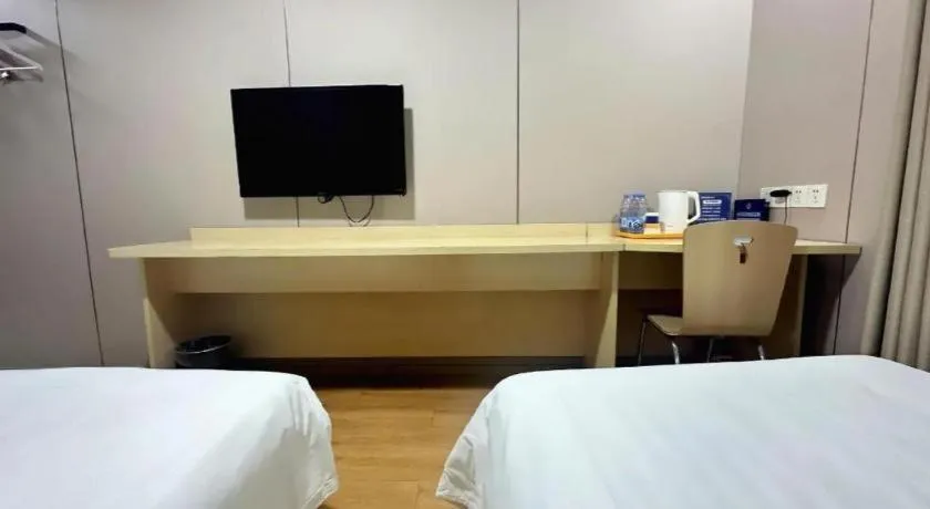 Bed in 7 Days Inn Beijing Tiananmen Square