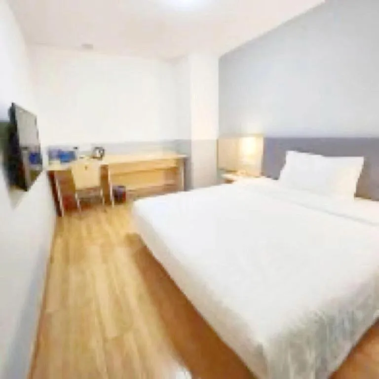 Bed in 7 Days Inn Beijing Tiananmen Square