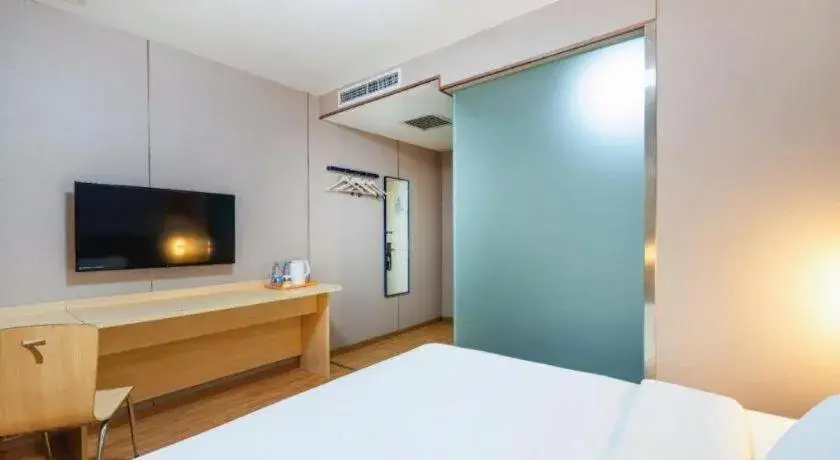 Bed in 7 Days Inn Beijing Tiananmen Square Bed in 7 Days Inn Beijing Tiananmen Square