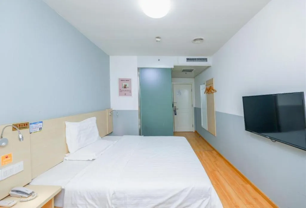 Bed in 7 Days Inn Beijing Tiananmen Square