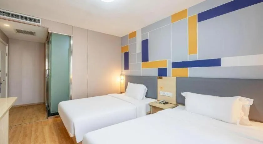 Bed in 7 Days Inn Beijing Tiananmen Square