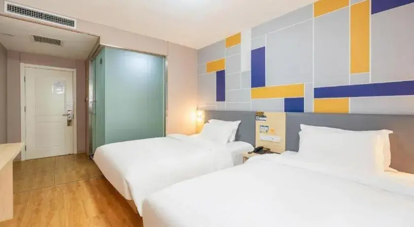 Bed in 7 Days Inn Beijing Tiananmen Square Bed in 7 Days Inn Beijing Tiananmen Square