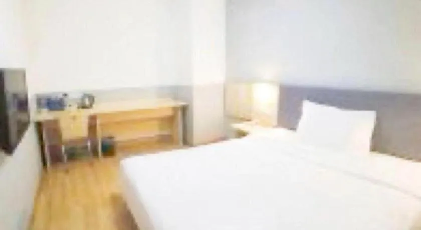 Bed in 7 Days Inn Beijing Tiananmen Square