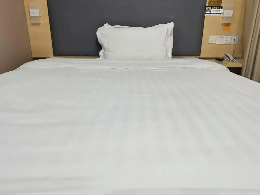 Bed in 7 Days Inn Beijing Tiananmen Square