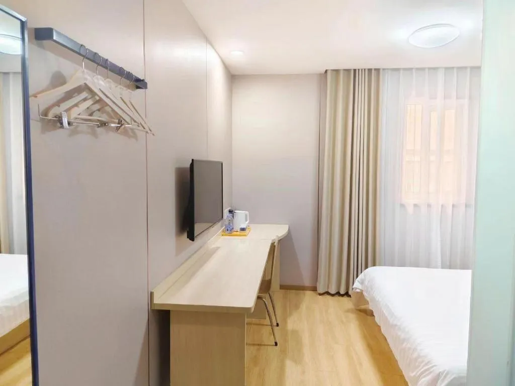 Bed in 7 Days Inn Beijing Tiananmen Square