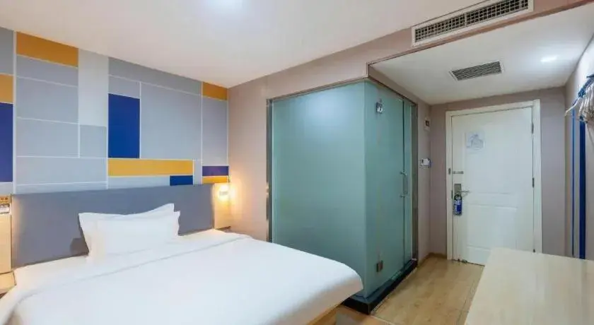 Bed in 7 Days Inn Beijing Tiananmen Square Bed in 7 Days Inn Beijing Tiananmen Square