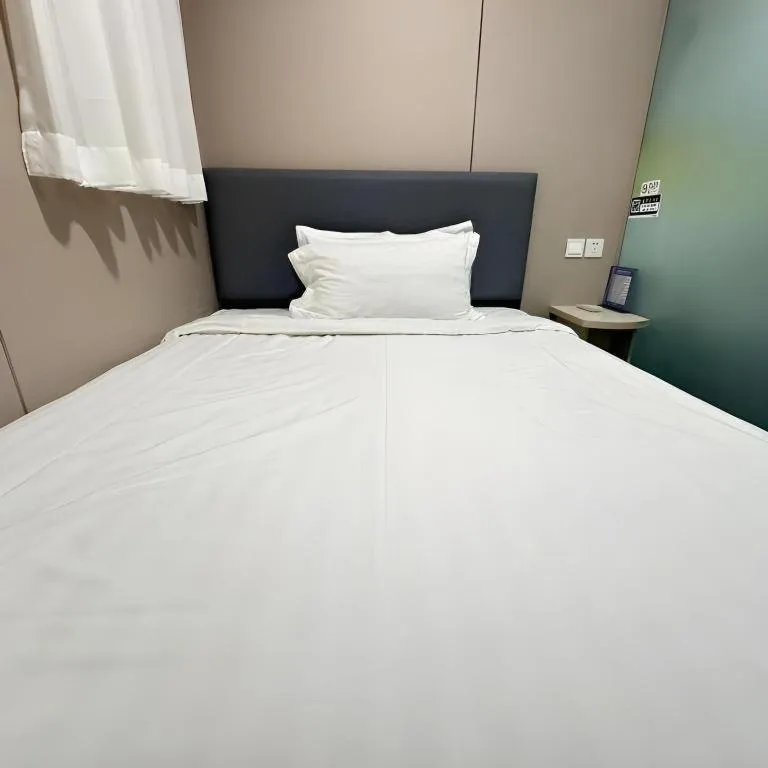 Bed in 7 Days Inn Beijing Tiananmen Square