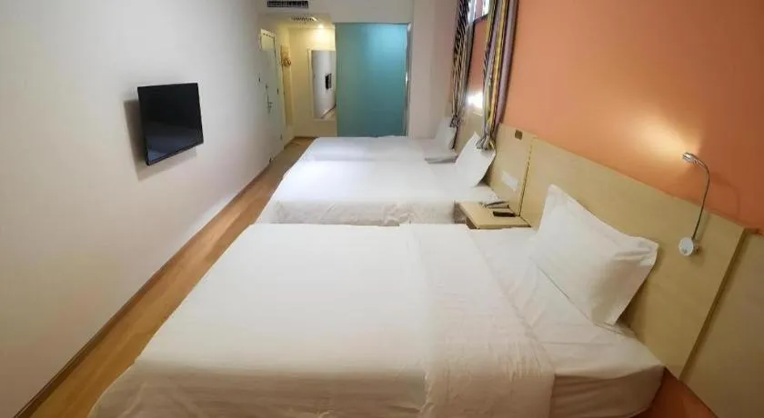 Bed in 7 Days Inn Beijing Tiananmen Square