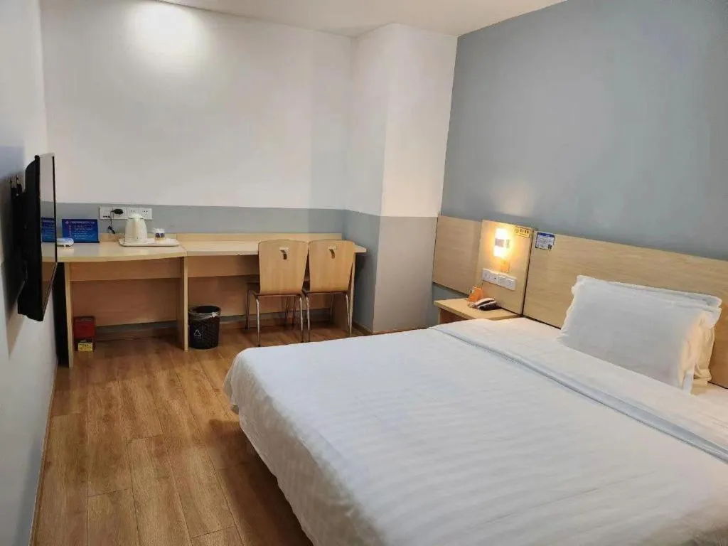 Bed in 7 Days Inn Beijing Tiananmen Square