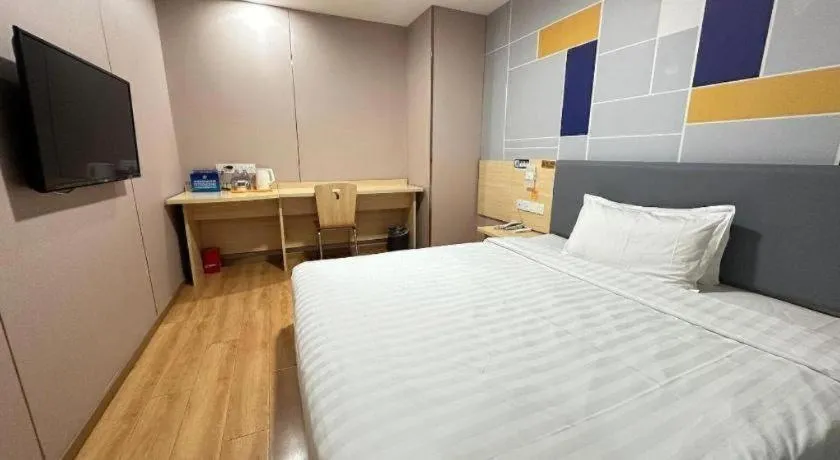 Bed in 7 Days Inn Beijing Tiananmen Square