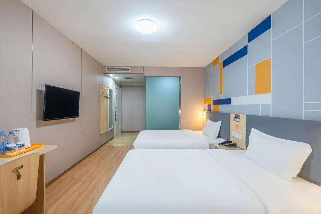 Bed in 7 Days Inn Beijing Tiananmen Square