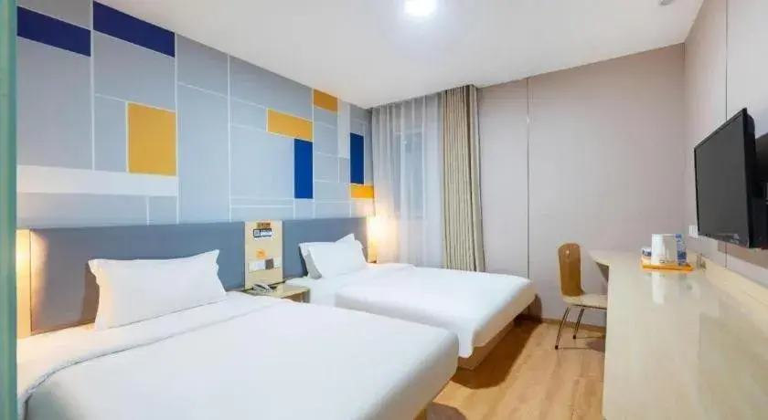 Bed in 7 Days Inn Beijing Tiananmen Square Bed in 7 Days Inn Beijing Tiananmen Square