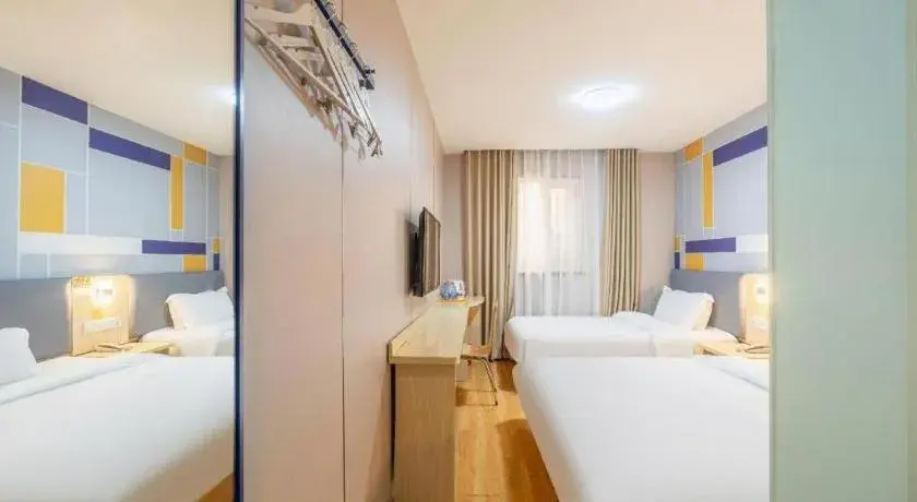 Bed in 7 Days Inn Beijing Tiananmen Square Bed in 7 Days Inn Beijing Tiananmen Square