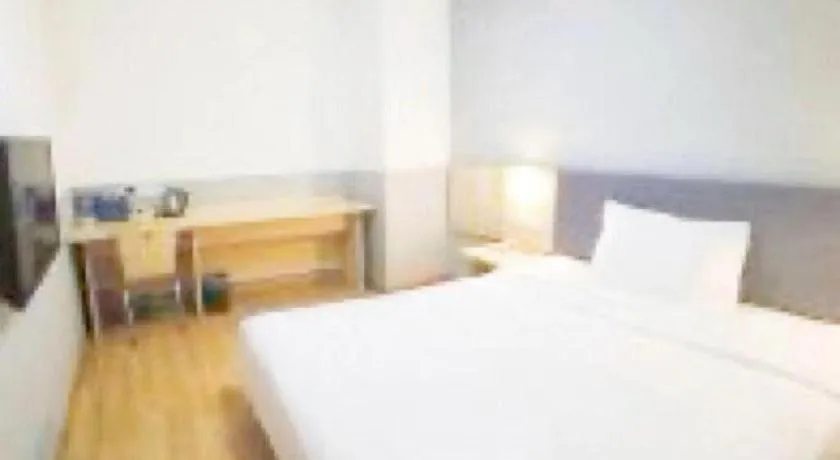 Bed in 7 Days Inn Beijing Tiananmen Square