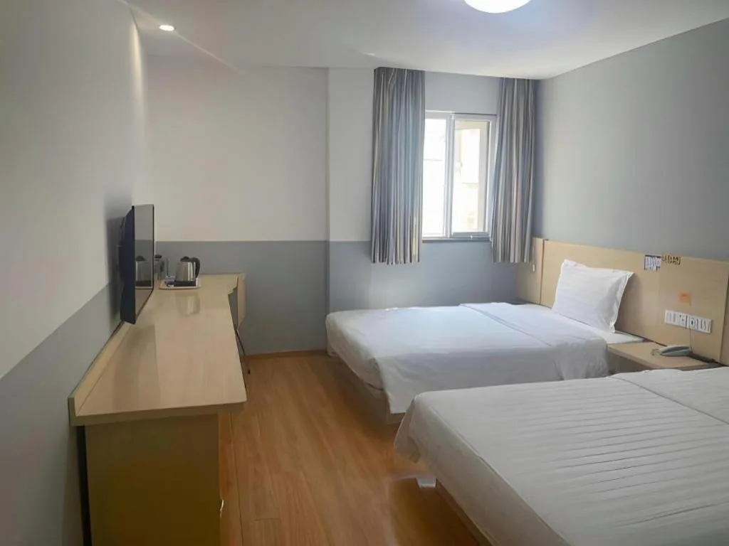 Bed in 7 Days Inn Beijing Tiananmen Square