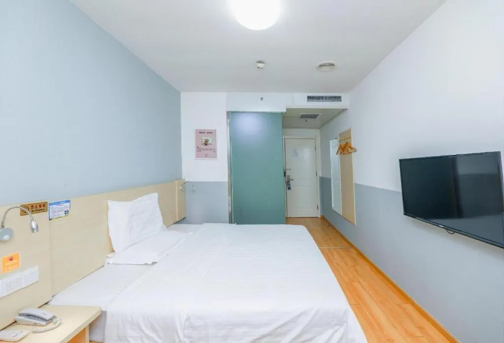 Bed in 7 Days Inn Beijing Tiananmen Square